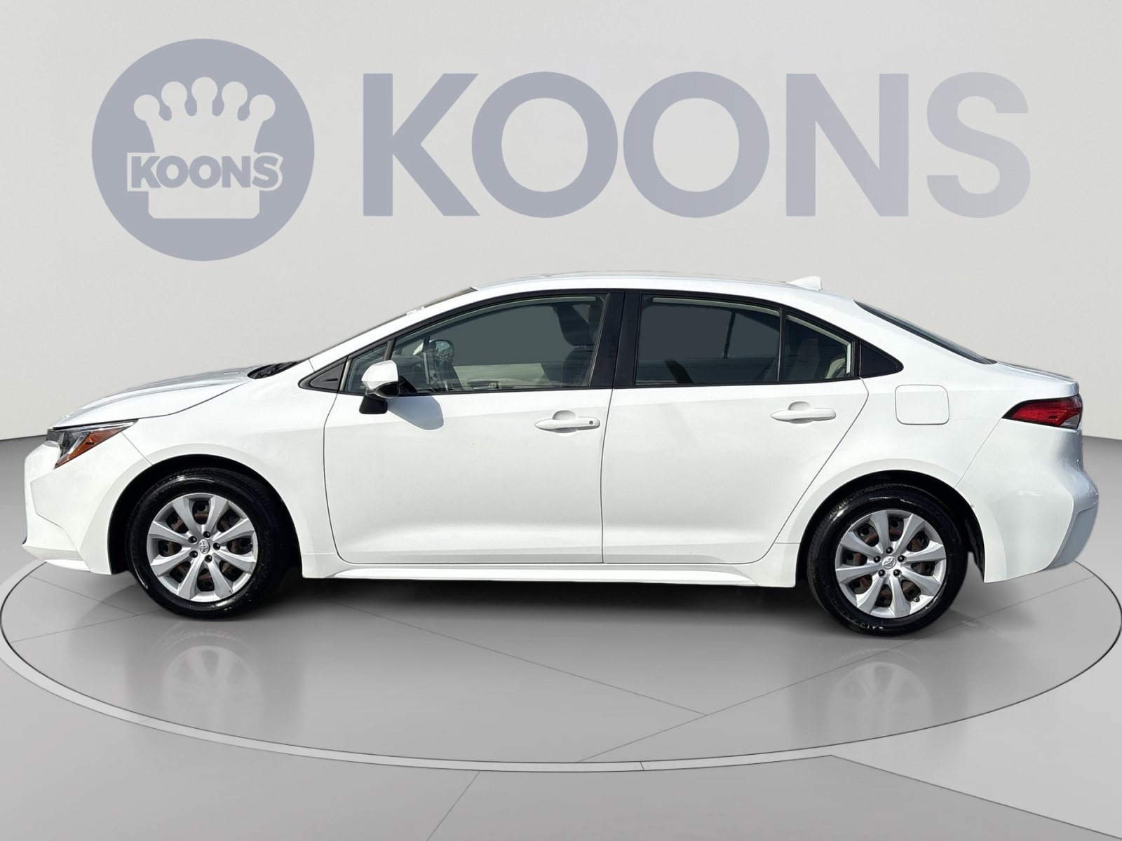 Used 2021 Toyota Corolla LE FWD image 2