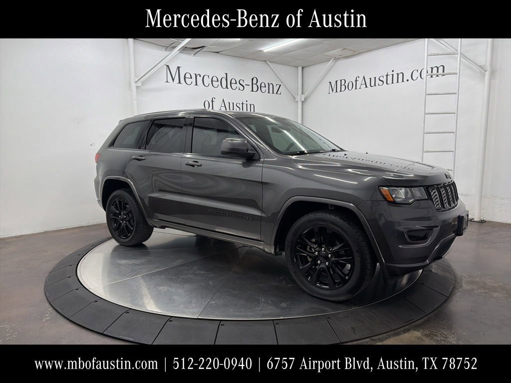 Used 2017 Jeep Grand Cherokee Altitude RWD image 1