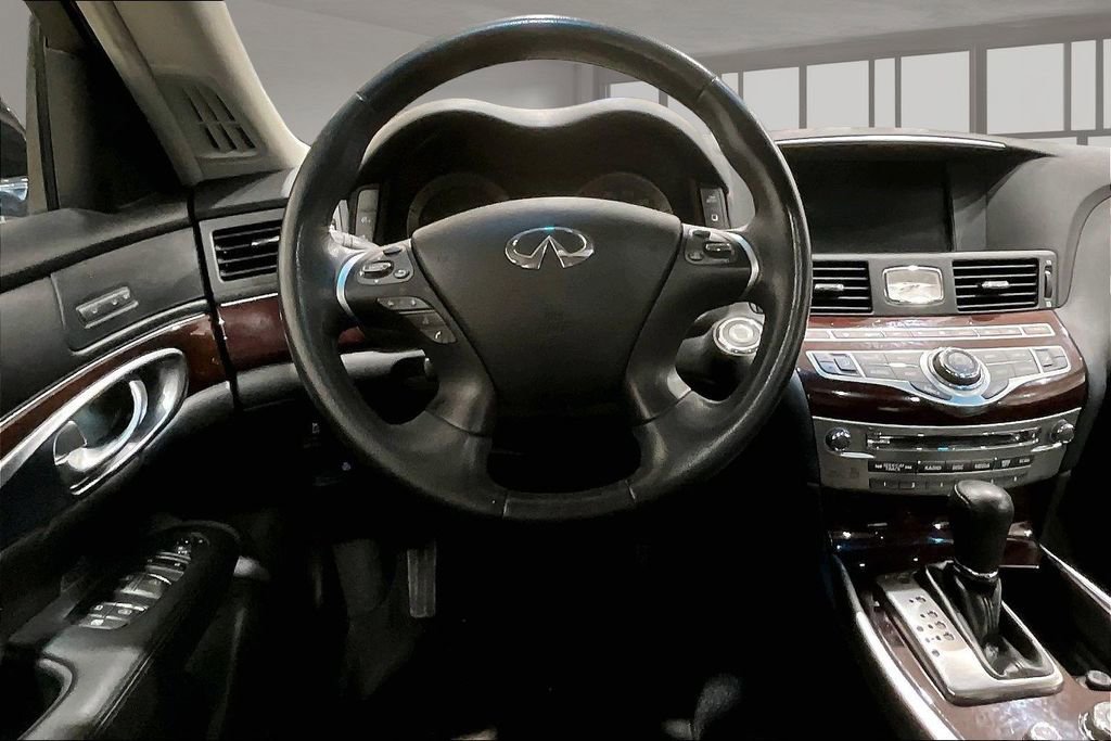 Used 2019 INFINITI Q70 Luxe image 5