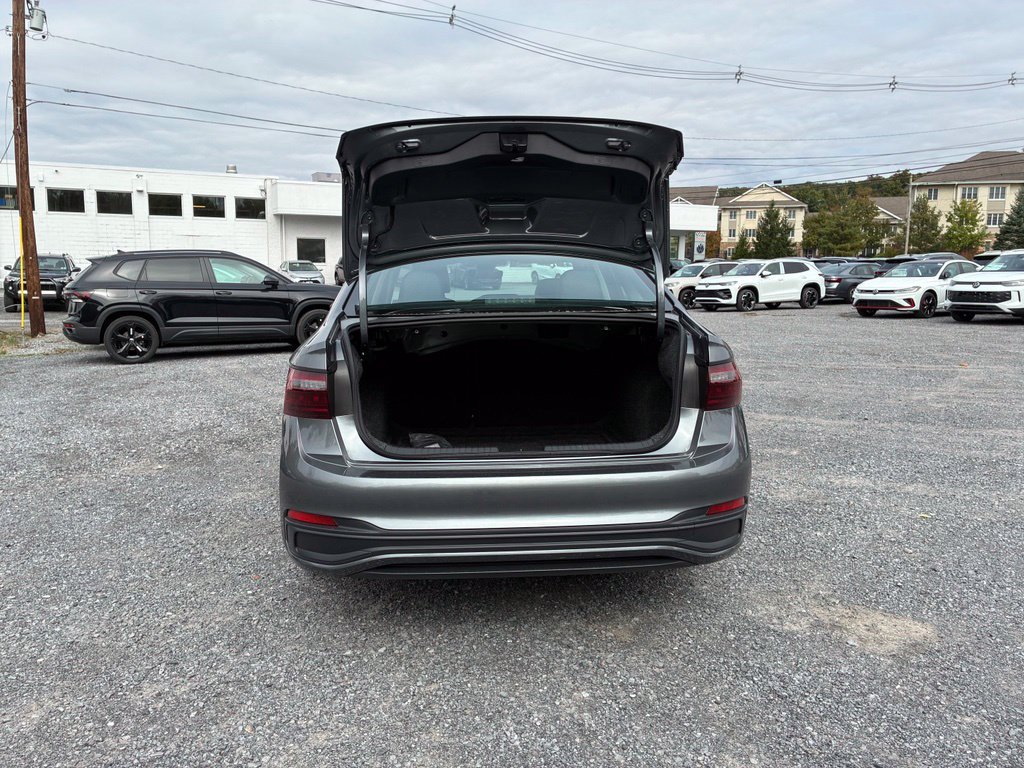 New 2026 Volkswagen Jetta SE FWD image 3