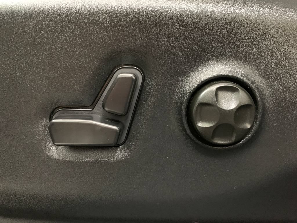 Used 2025 Chrysler Pacifica Limited FWD image 19