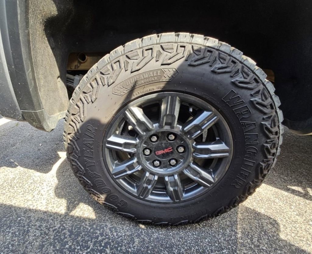Used 2025 GMC Sierra 1500 AT4X AWD/4WD image 3