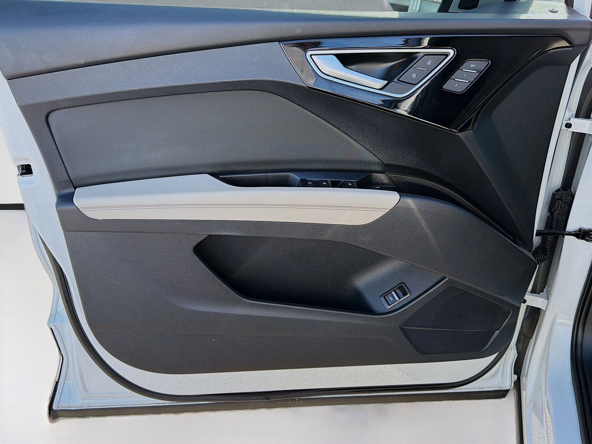 Used 2023 Audi Q4 e-tron Premium Plus image 21