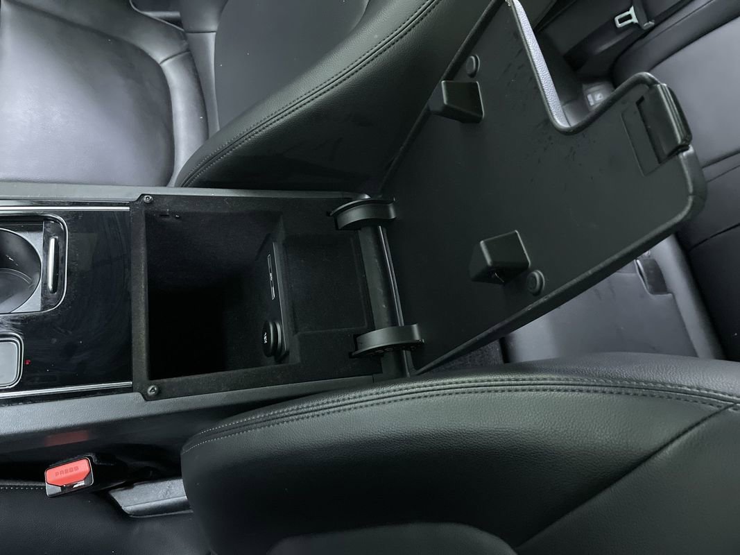 Used 2019 Jaguar F-PACE Premium image 25