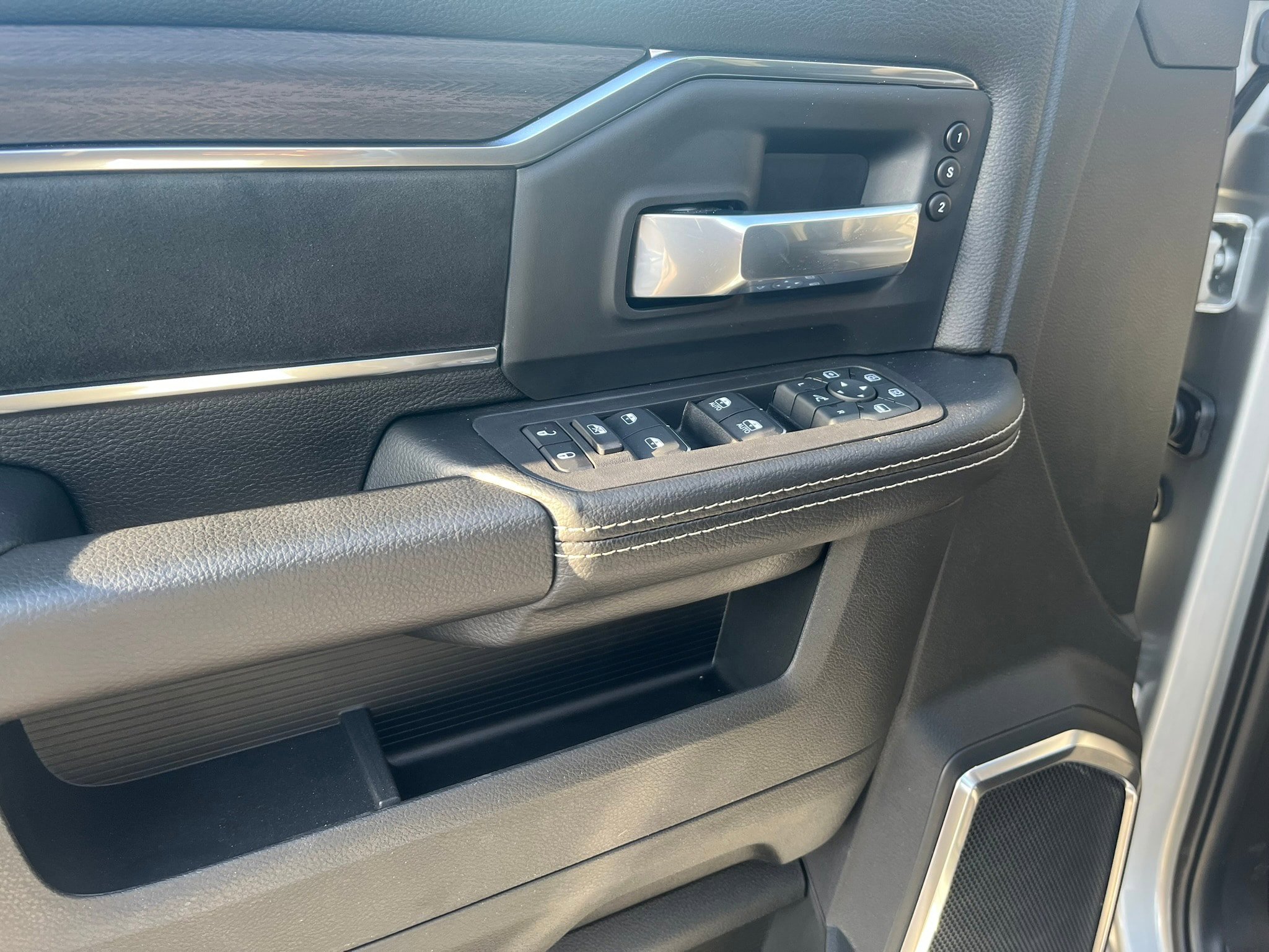 New 2026 RAM 3500 Laramie w/ Sport Appearance Package AWD/4WD image 18