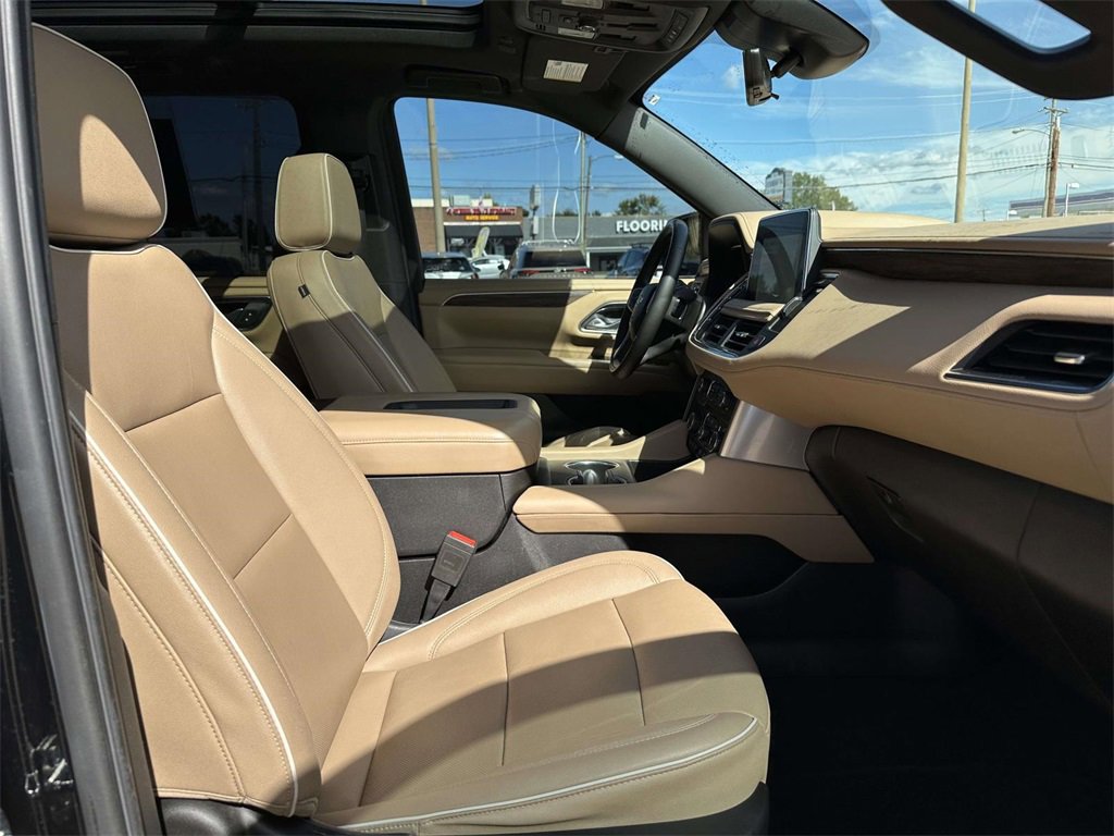 Used 2023 Chevrolet Suburban Premier w/ Premium Package 2 image 15