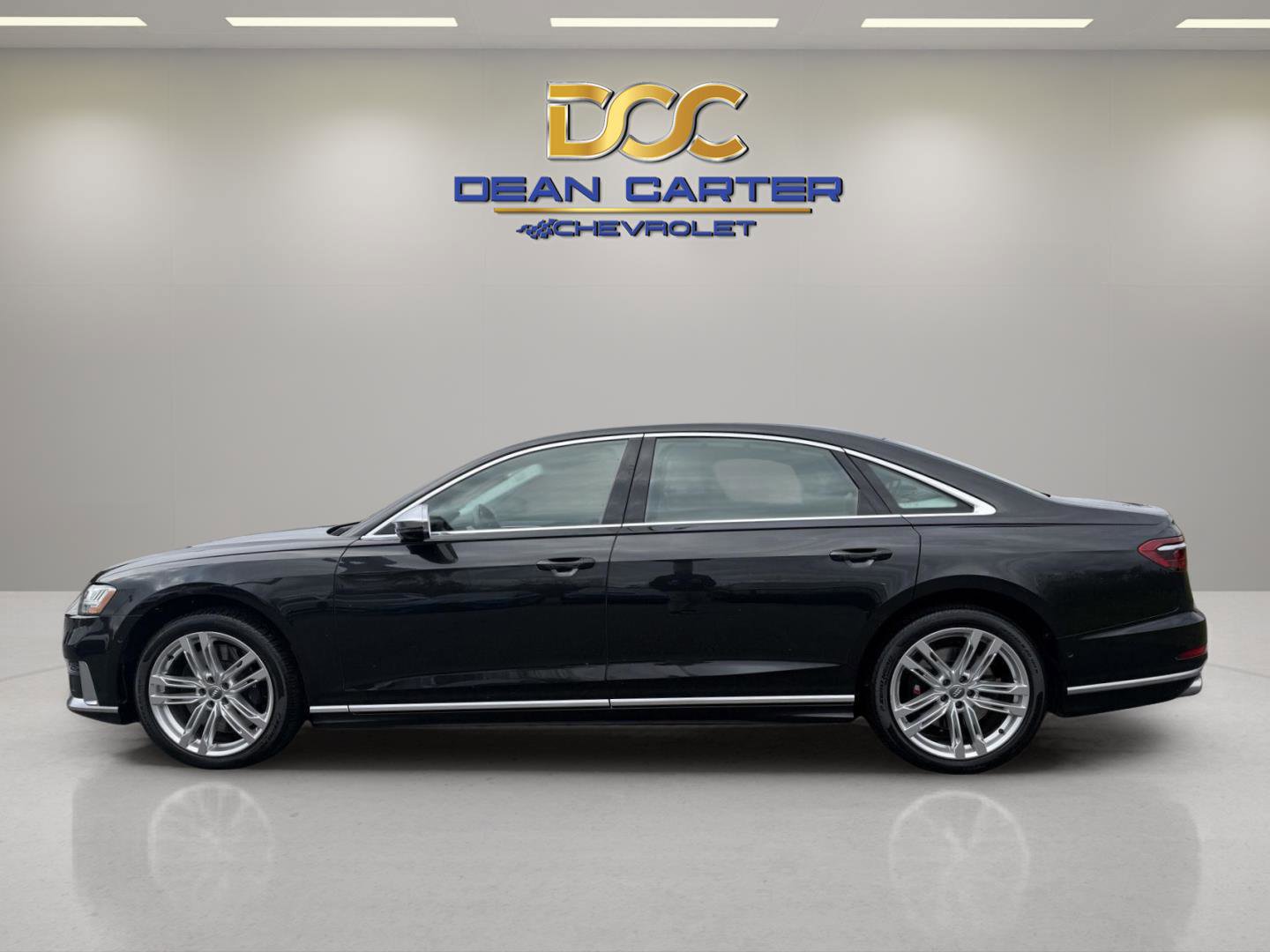 Used 2020 Audi S8 L w/ S8 Executive Package image 3