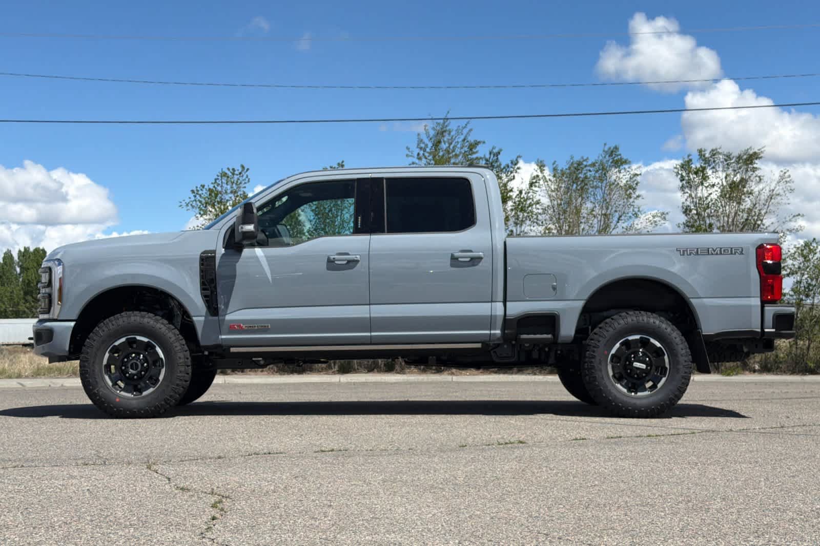 Used 2026 Ford F350 Platinum w/ Tremor Off-Road Package AWD/4WD image 5