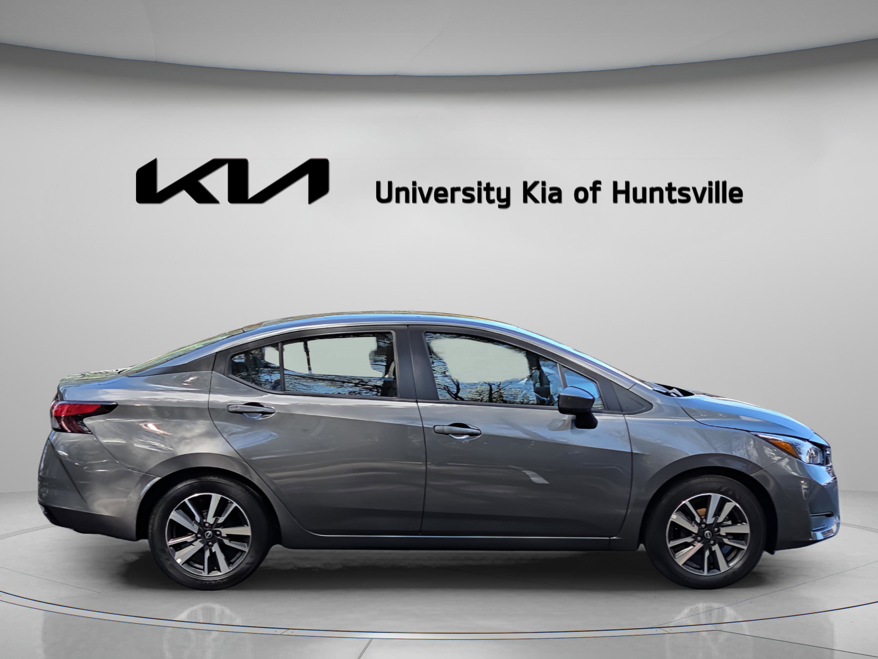 Used 2025 Nissan Versa SV image 2