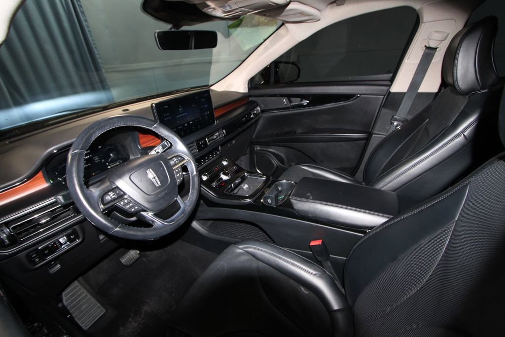 Used 2023 Lincoln Nautilus Reserve w/ Monochromatic Package image 2