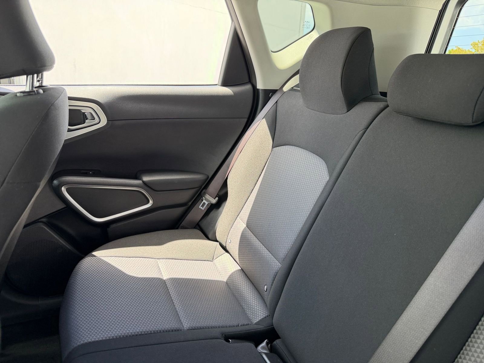 Used 2025 Kia Soul LX w/ LX Technology Package FWD image 34