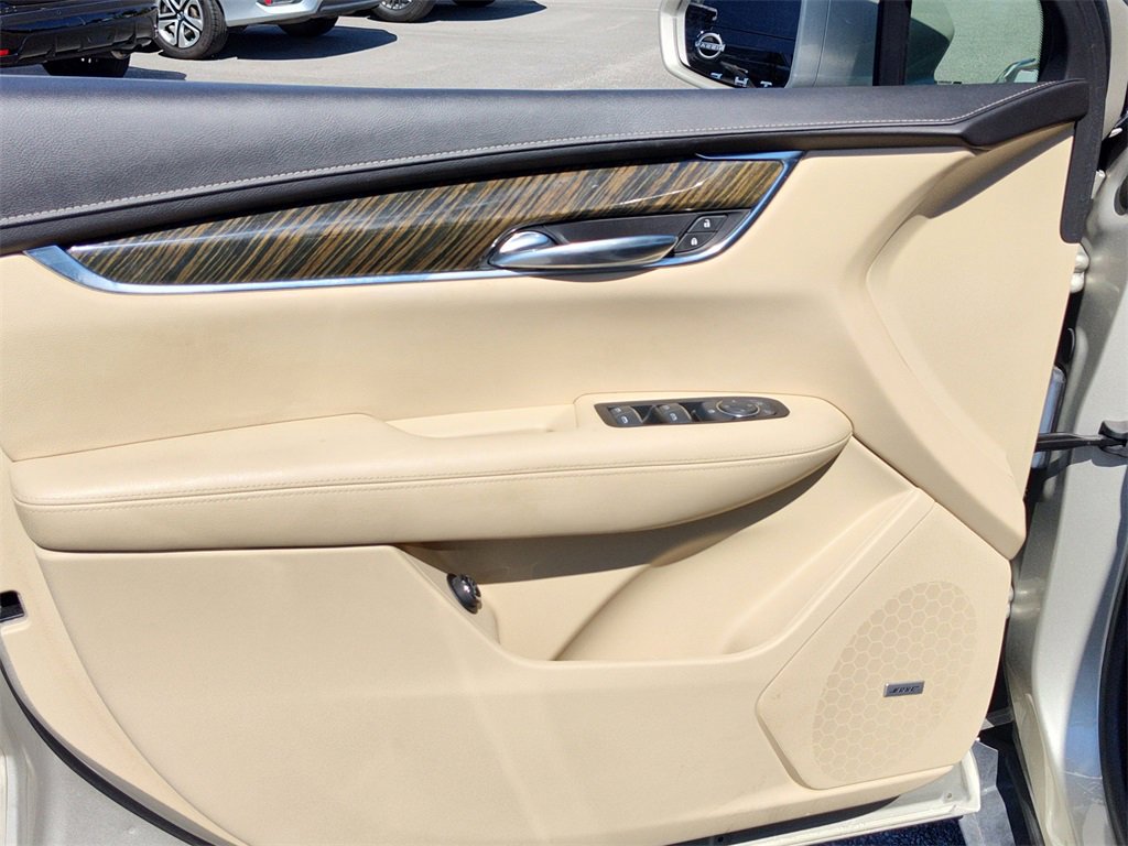 Used 2017 Cadillac XT5 FWD image 17