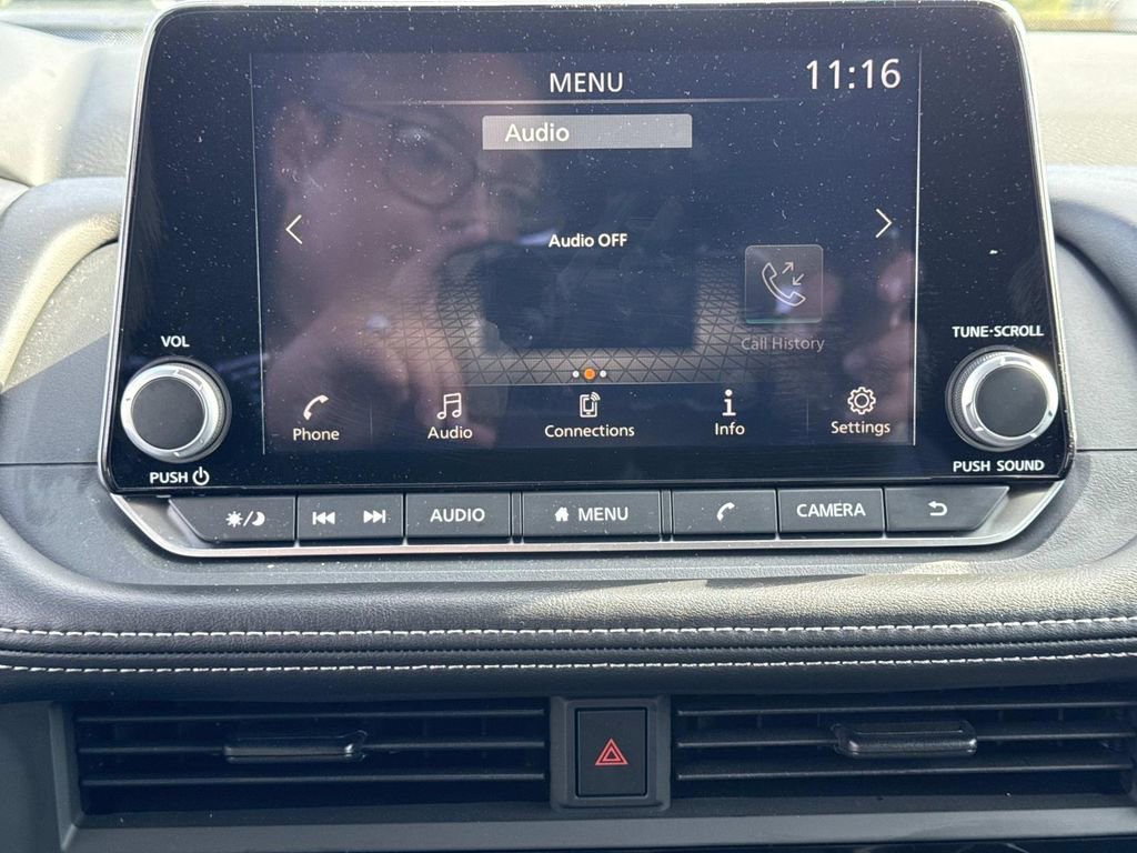 Used 2025 Nissan Rogue S image 23