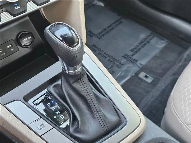 Used 2020 Hyundai Elantra SE w/ Winter Weather Package image 12