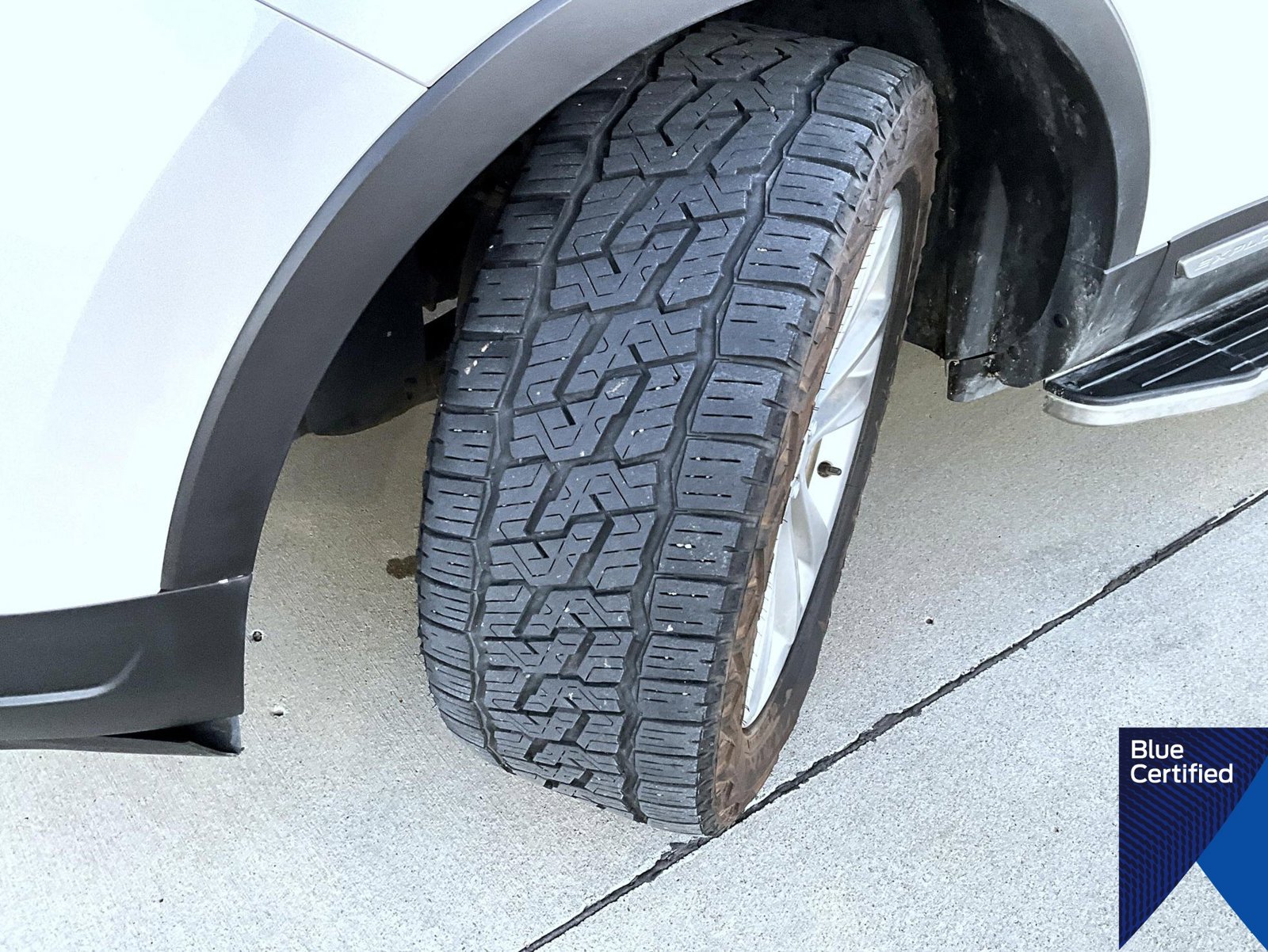 Certified 2018 Ford Explorer XLT w/ Equipment Group 202A AWD/4WD image 29