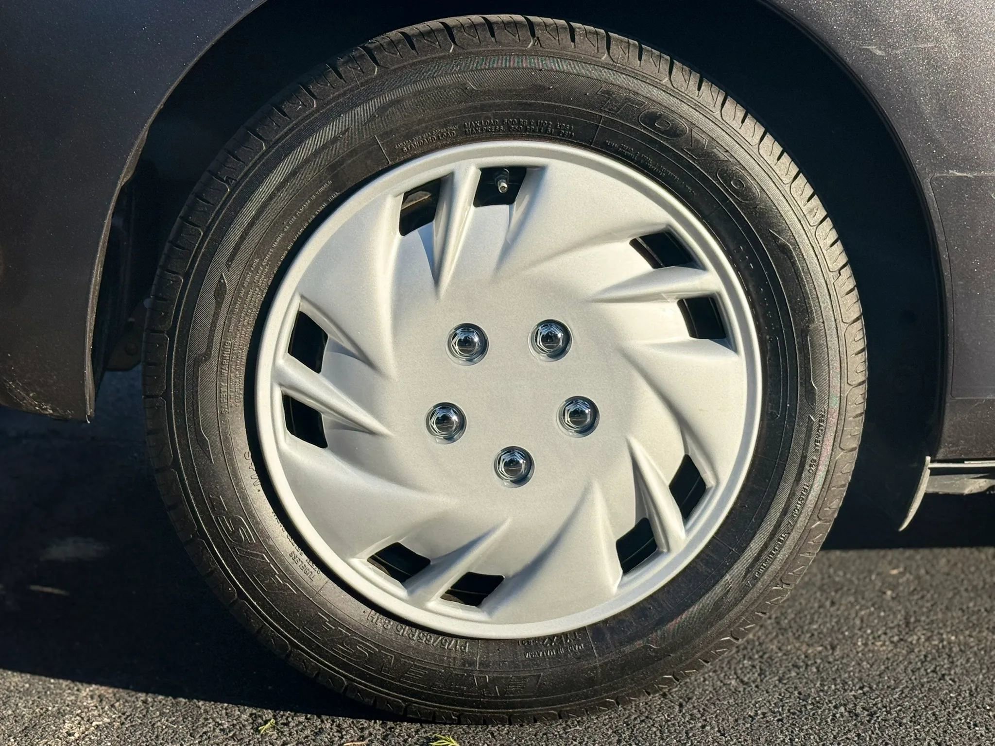 Used 2014 Toyota Yaris L image 11