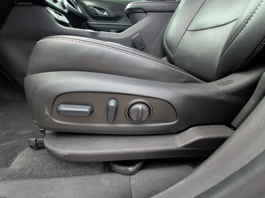 Used 2024 GMC Terrain SLT AWD/4WD image 40