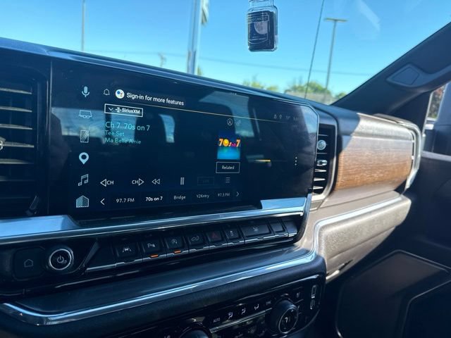 Used 2024 Chevrolet Silverado 1500 High Country w/ Technology Package AWD/4WD image 9