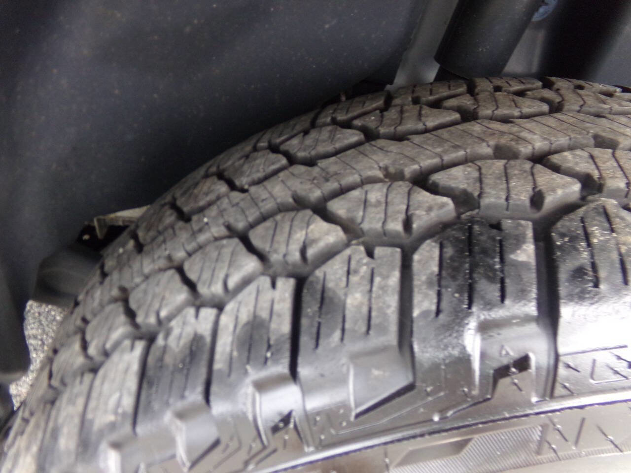 Used 2018 Jeep Cherokee Trailhawk w/ Cold Weather Group image 16