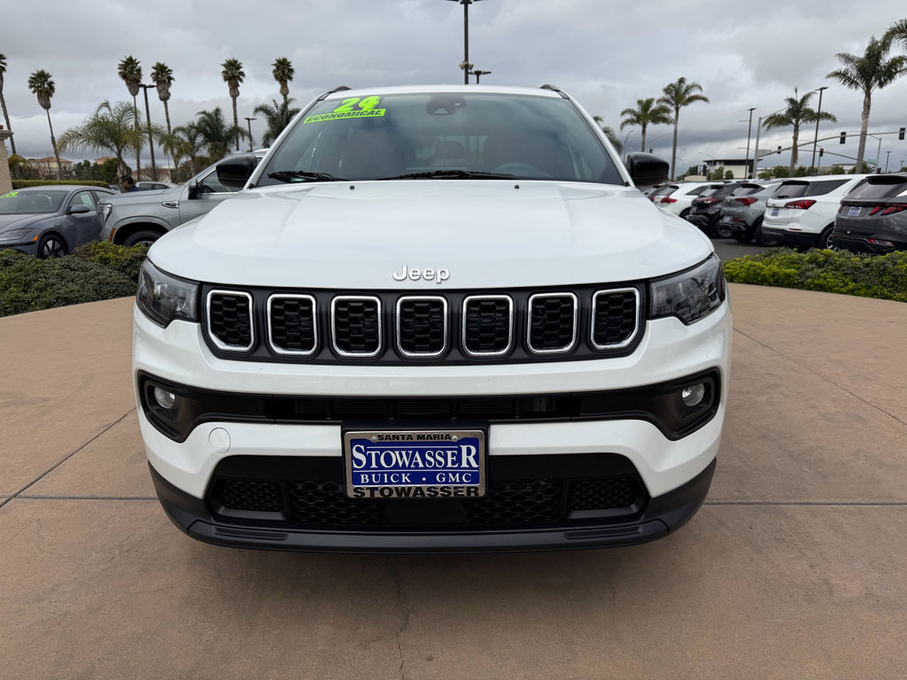 Used 2024 Jeep Compass Latitude AWD/4WD image 2