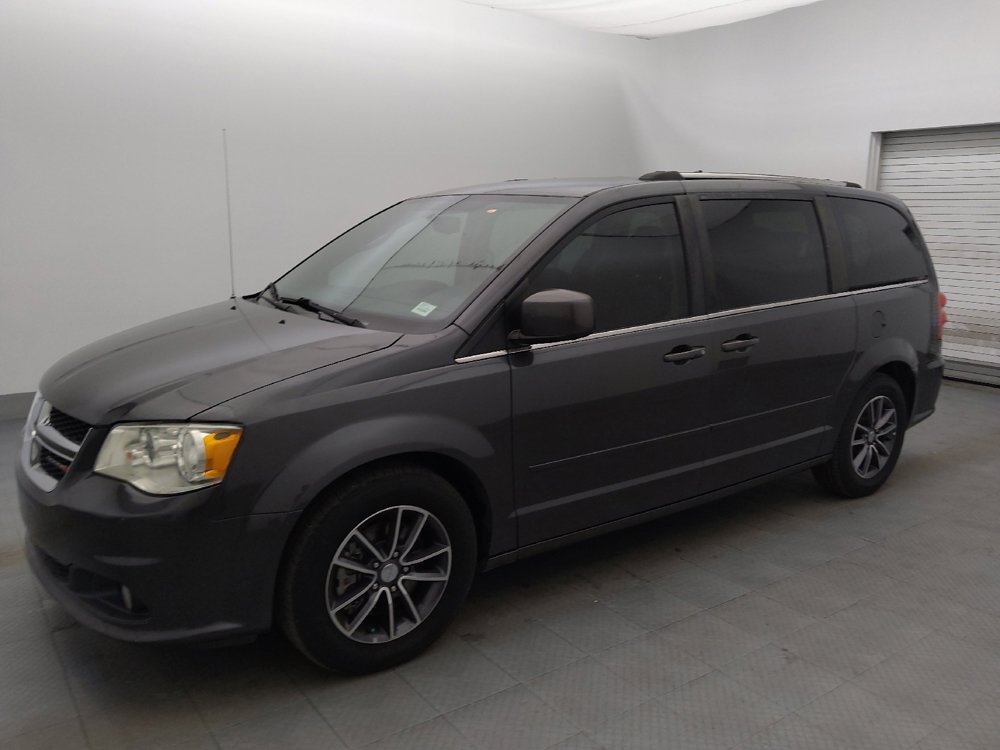 Used 2017 Dodge Grand Caravan SXT image 2