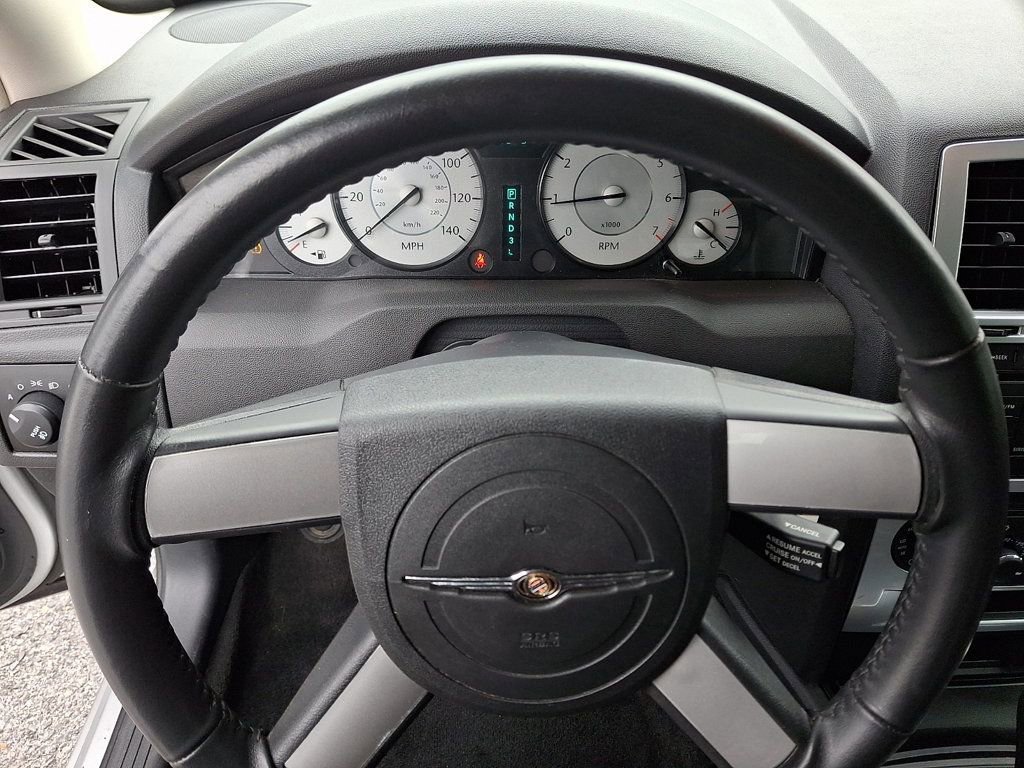 Used 2010 Chrysler 300 Touring image 20