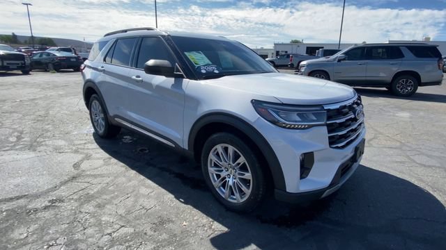 Used 2025 Ford Explorer Active w/ Active Comfort Package AWD/4WD image 2