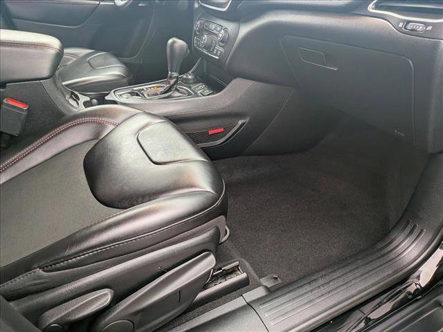 Used 2019 Jeep Cherokee Trailhawk w/ Cold Weather Group image 15