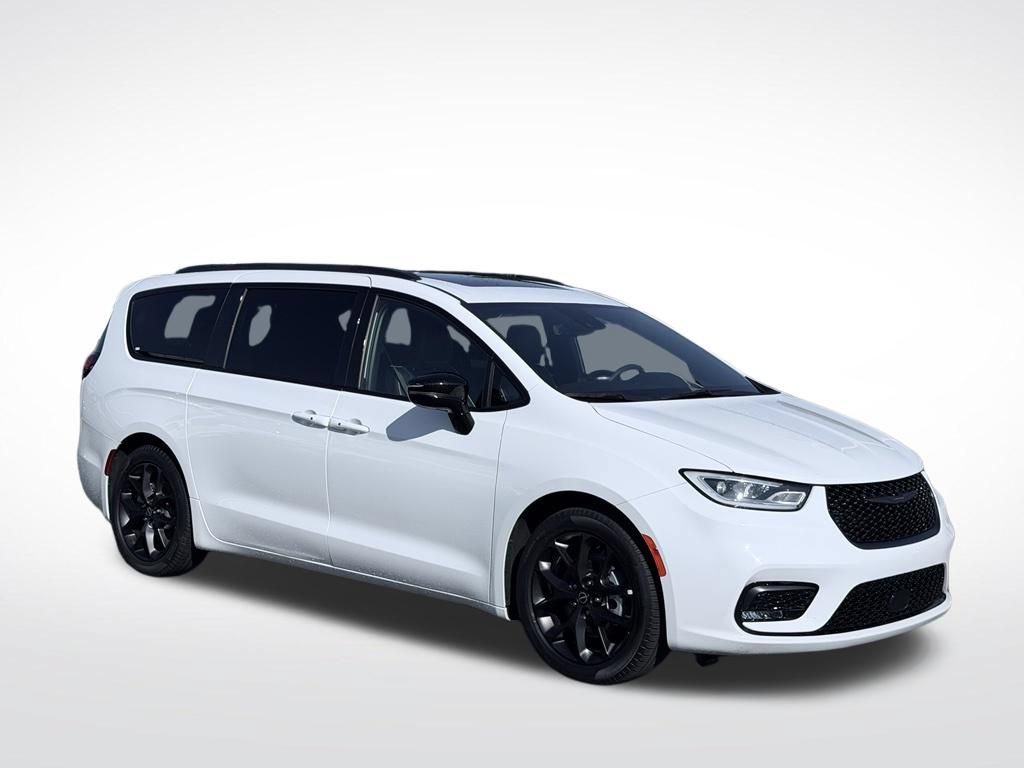 Used 2025 Chrysler Pacifica Limited FWD image 4