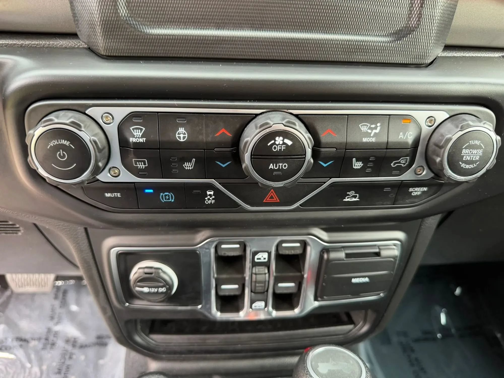 Used 2023 Jeep Wrangler Unlimited w/ Cold Weather Group AWD/4WD image 26