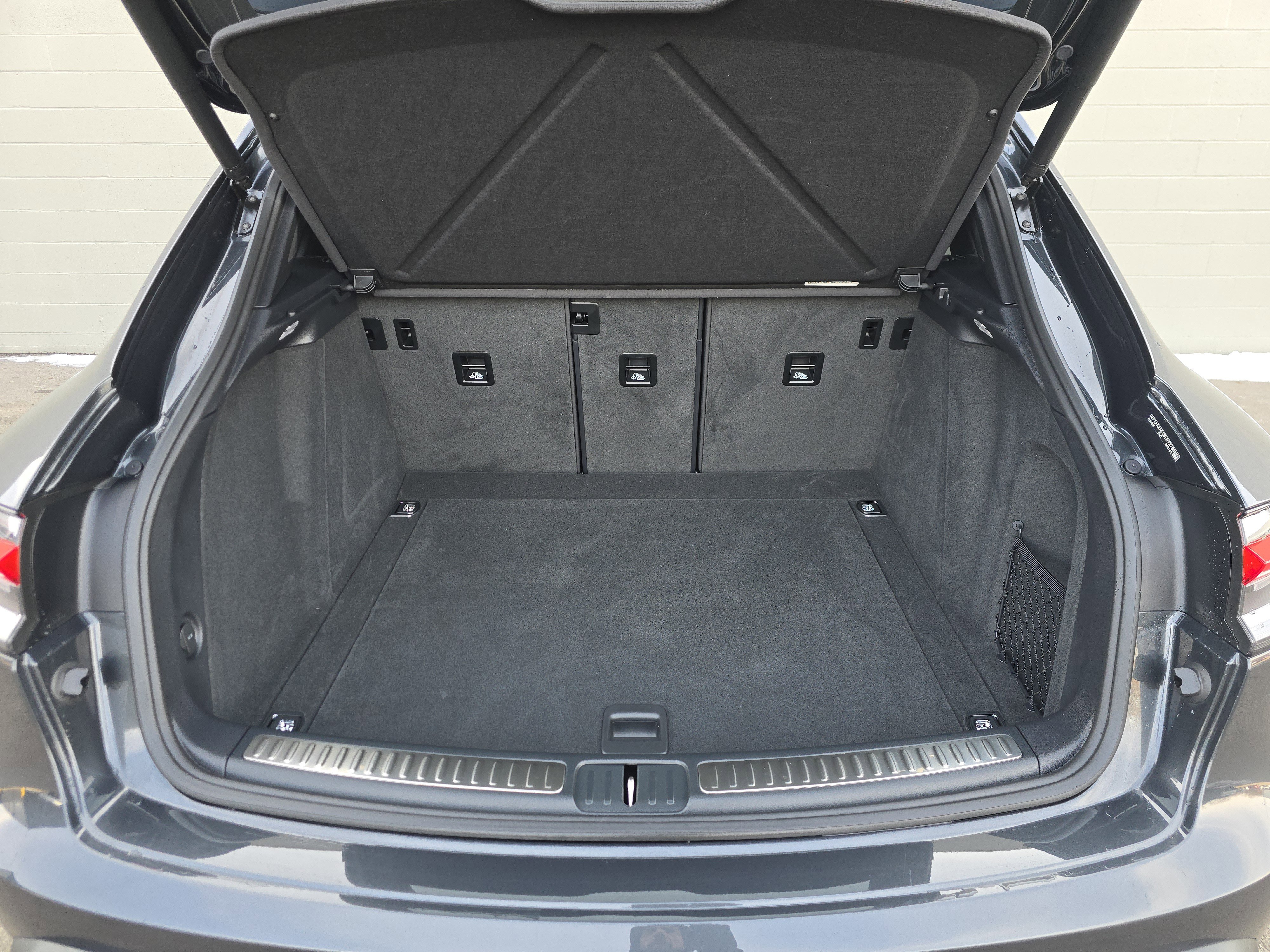 Certified 2025 Porsche Macan image 15