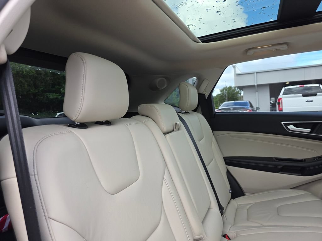 Used 2018 Ford Edge Titanium w/ Technology Package AWD/4WD image 19