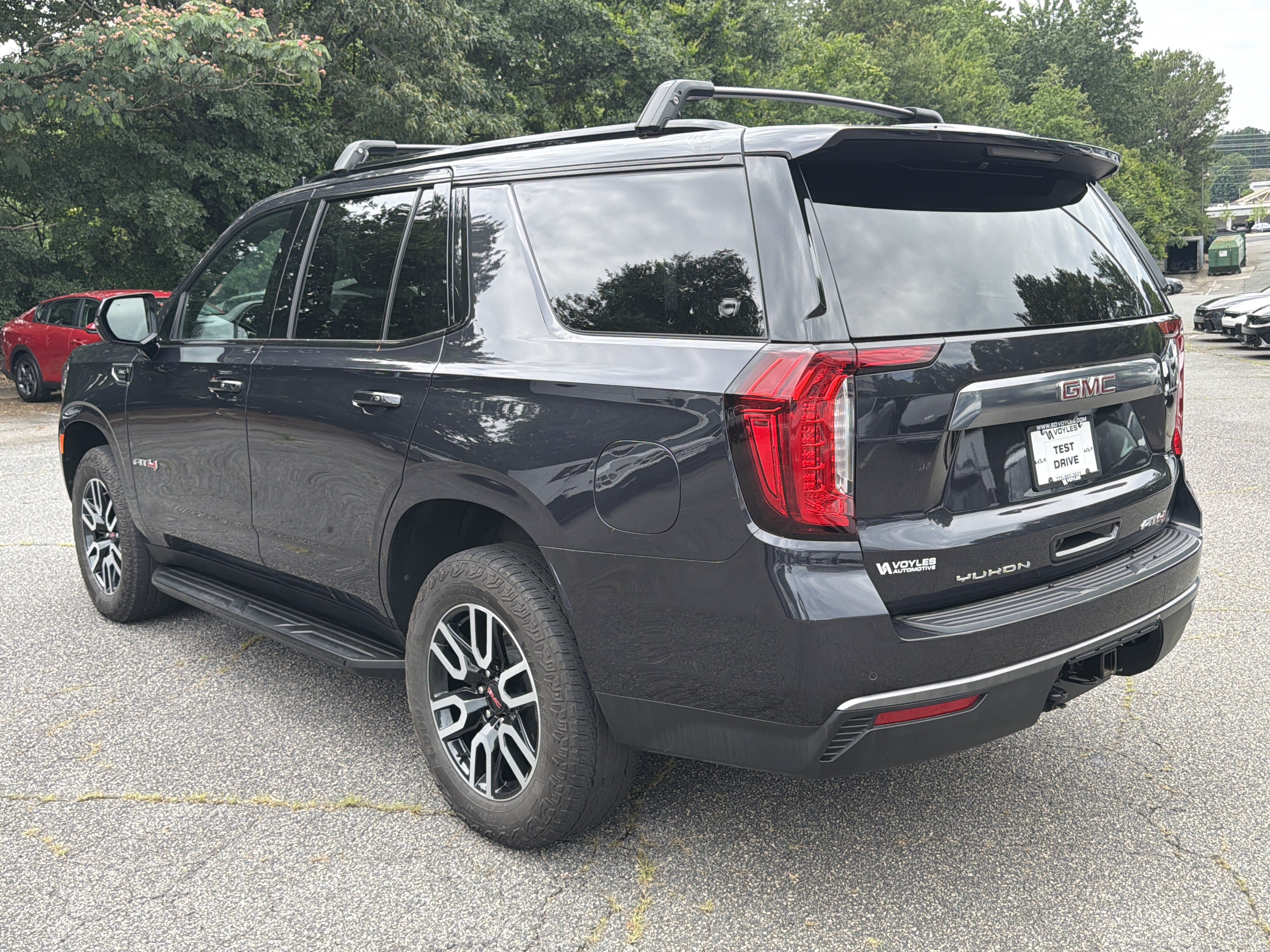 Used 2024 GMC Yukon AT4 AWD/4WD image 5