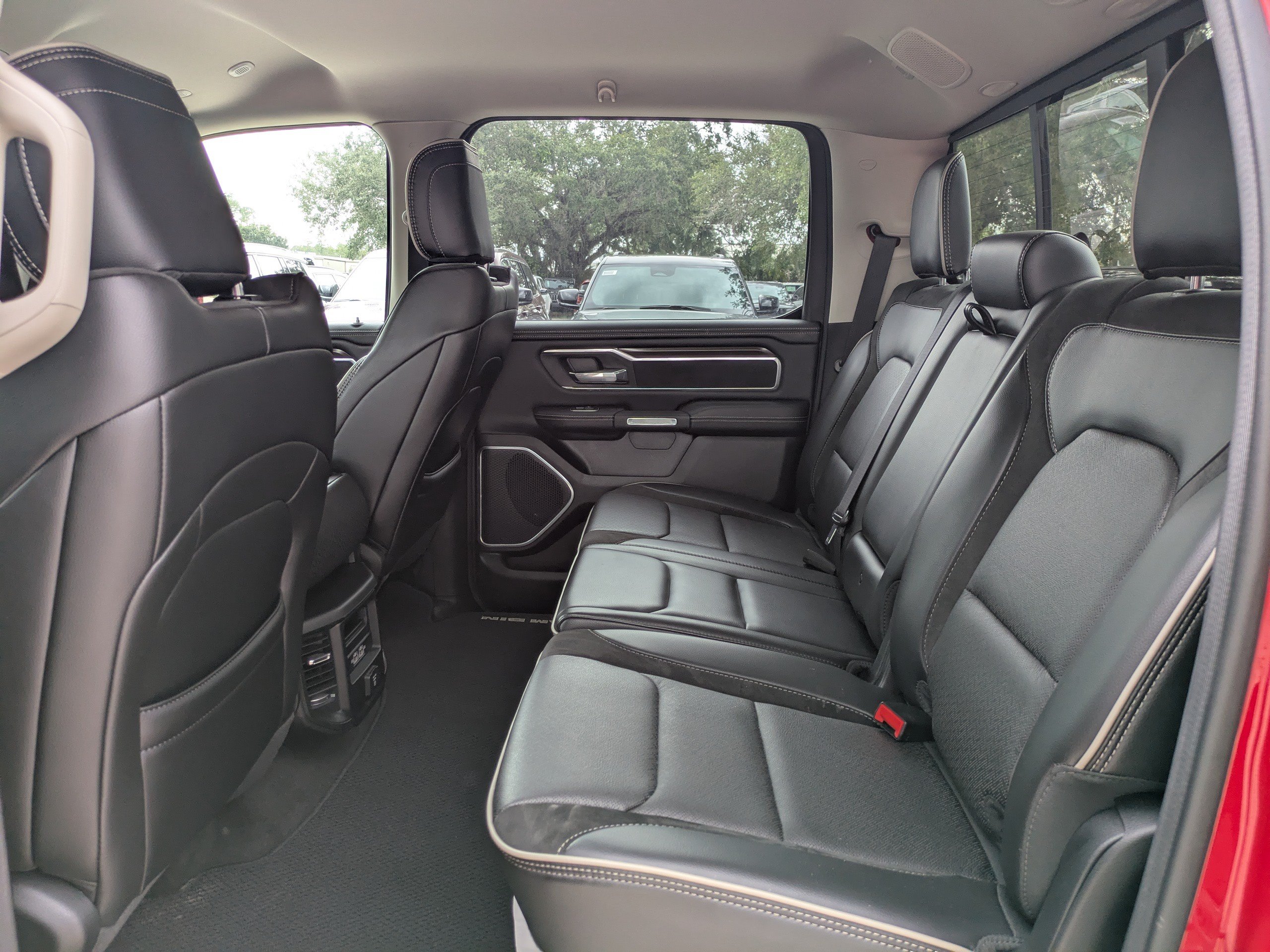 Used 2022 RAM 1500 Laramie AWD/4WD image 12