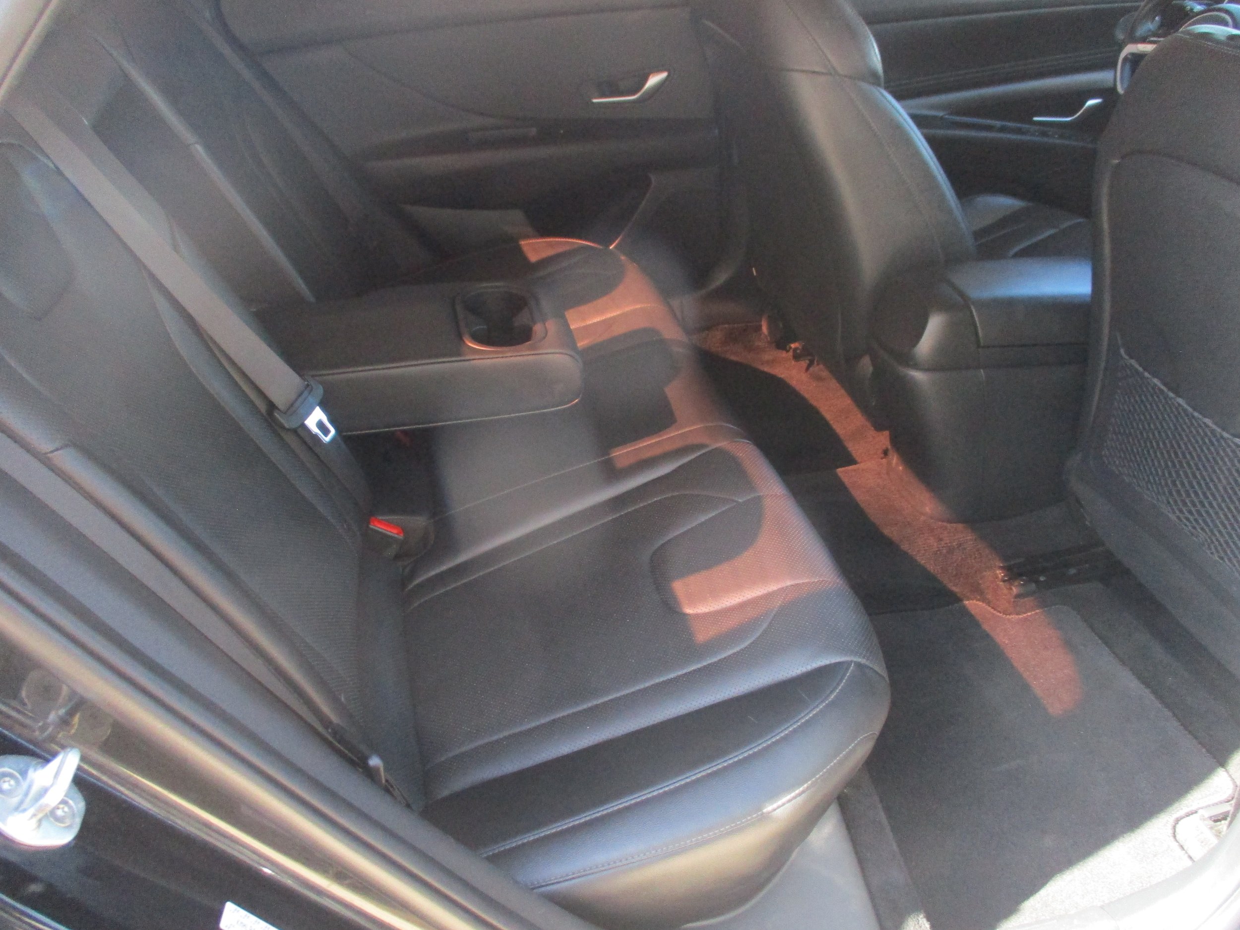 Used 2022 Hyundai Elantra Limited w/ Preferred Accessory Package FWD image 9
