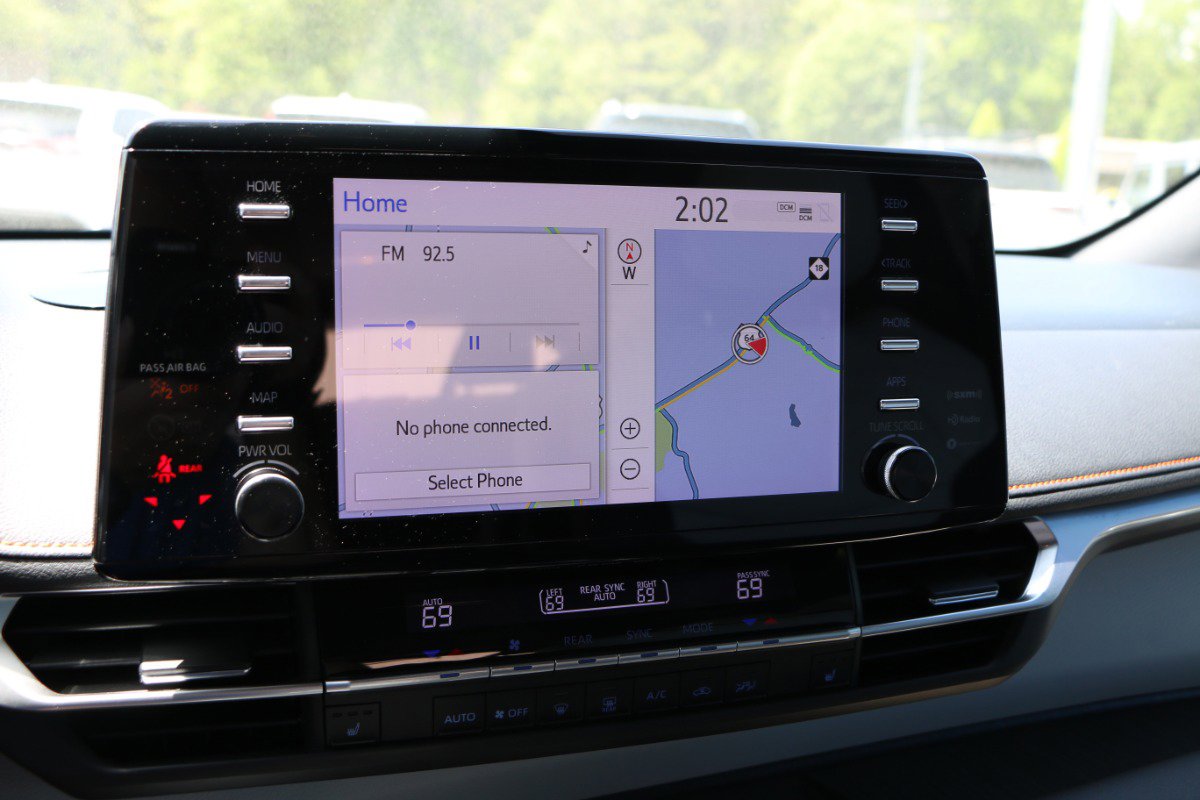 Used 2021 Toyota Sienna XSE FWD image 21