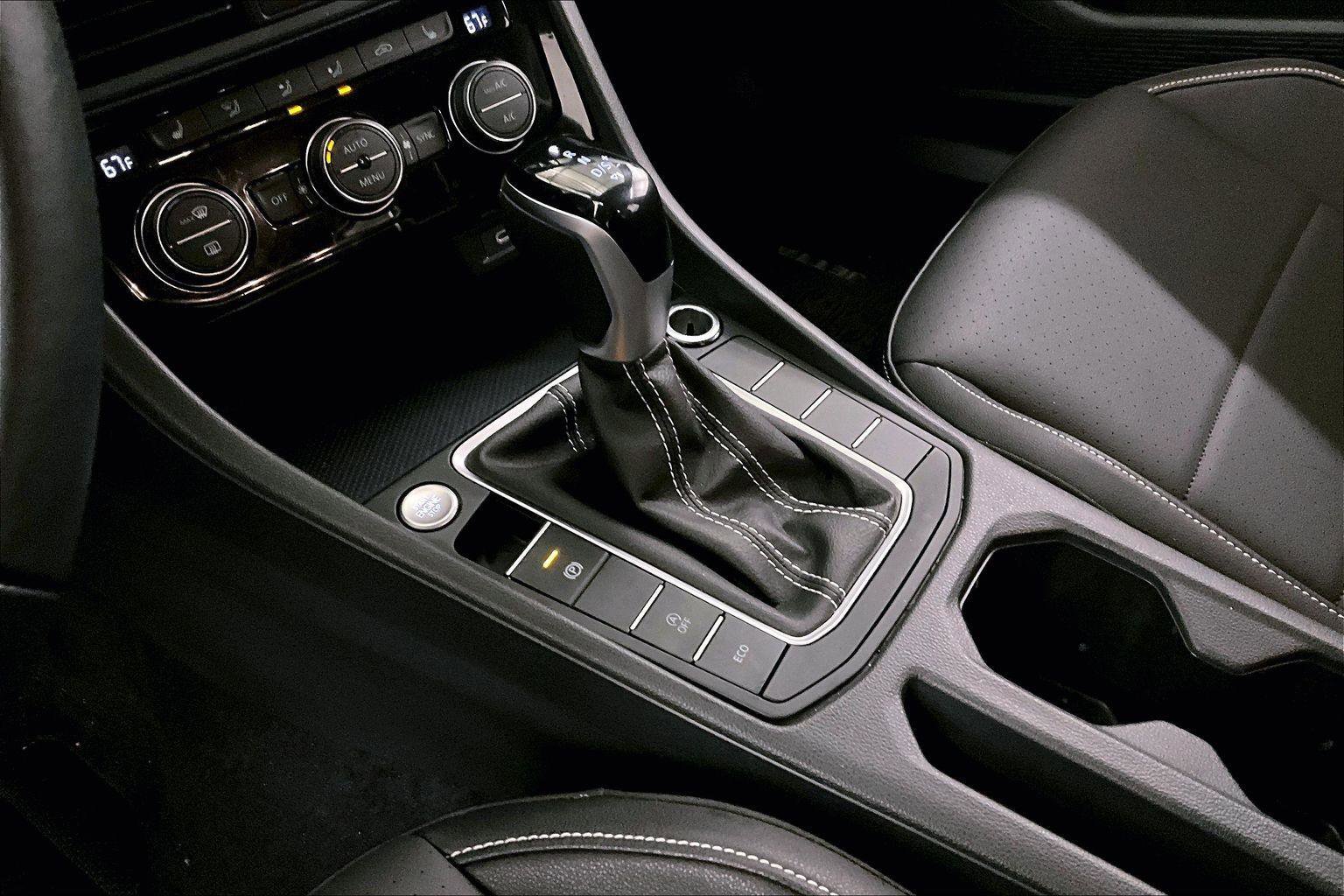 Used 2024 Volkswagen Jetta SE image 16