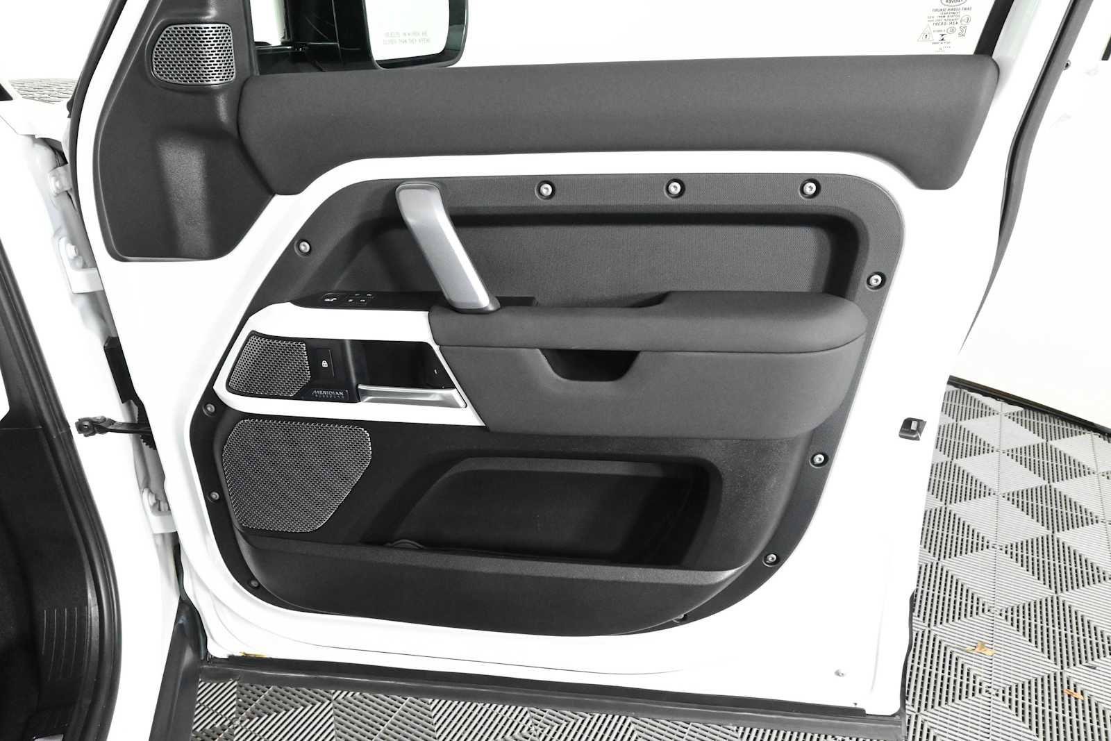 Used 2022 Land Rover Defender 110 X-Dynamic SE AWD/4WD image 13