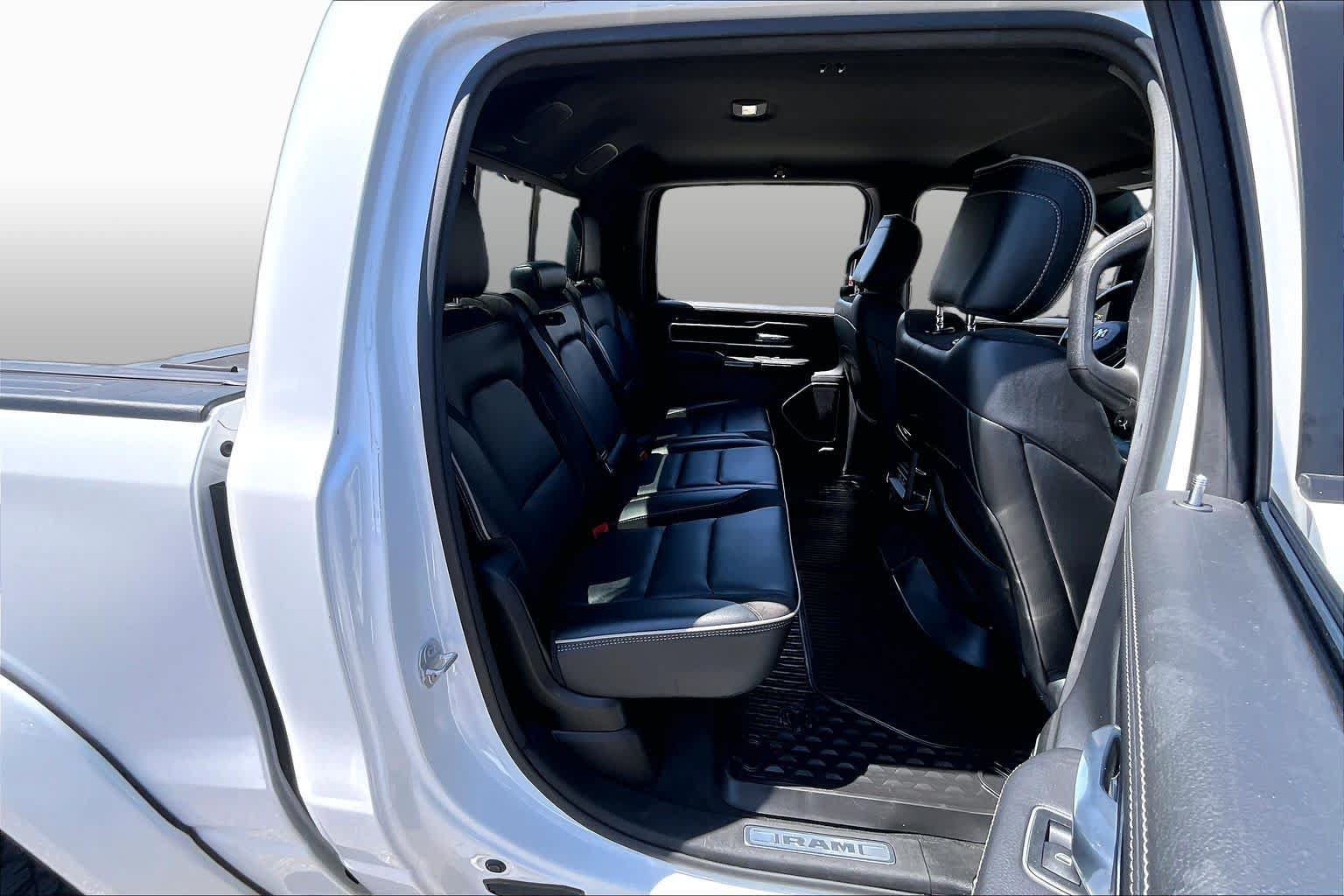 Used 2022 RAM 1500 Laramie w/ Sport Appearance Package AWD/4WD image 19