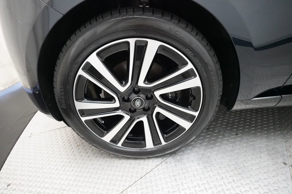 Used 2023 Land Rover Range Rover SE image 27