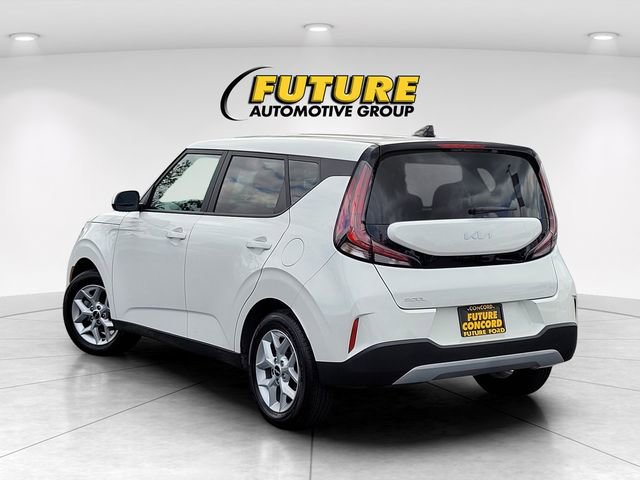 Used 2025 Kia Soul LX w/ LX Technology Package FWD image 6