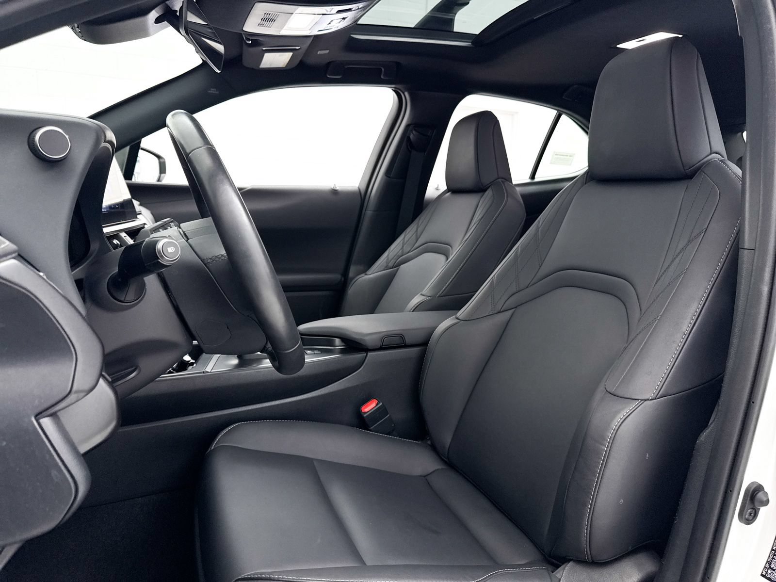 Used 2025 Lexus UX 300h FWD w/ Accessory Package (Z2) image 17