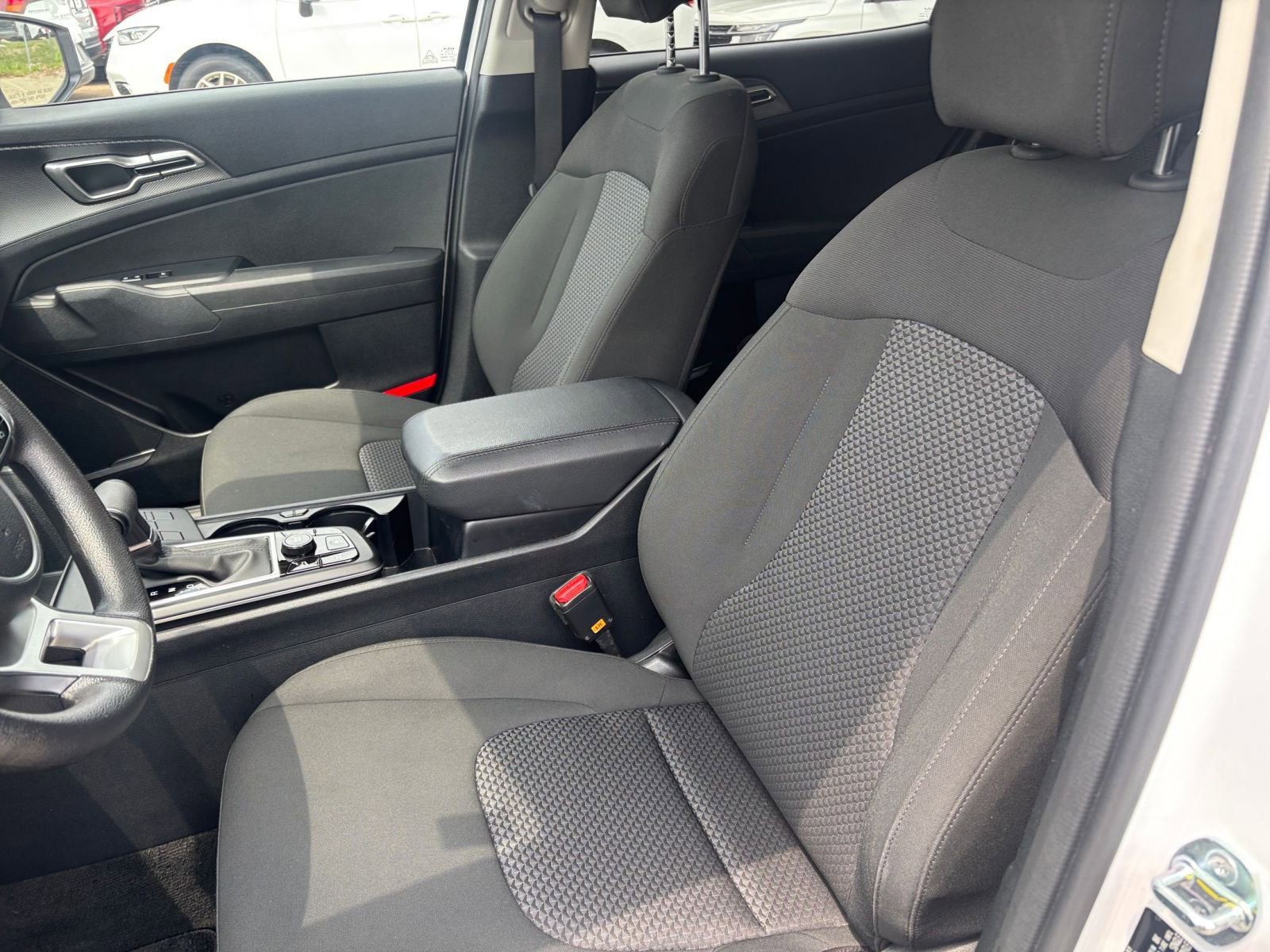 Used 2025 Kia Sportage LX FWD image 35