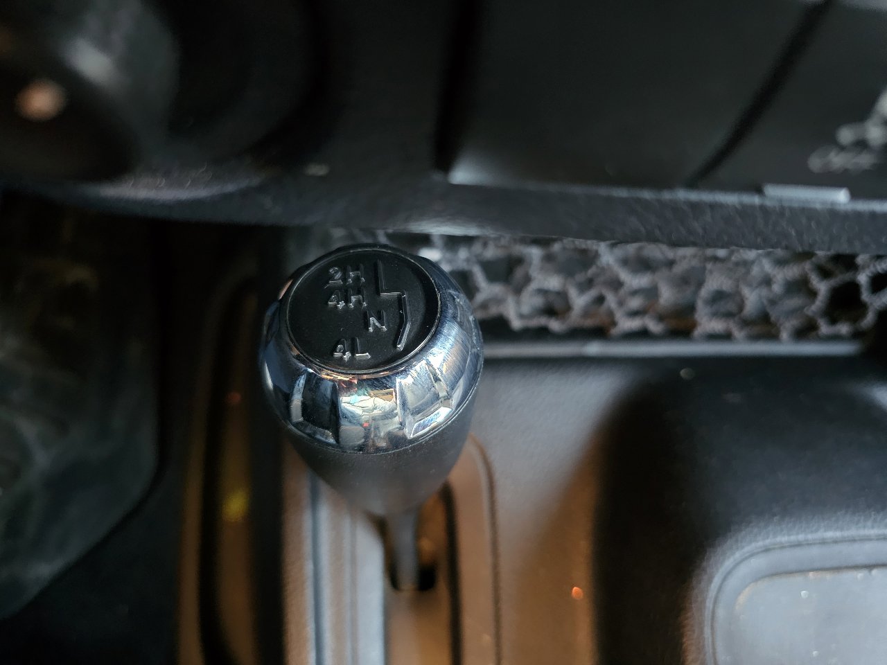 Used 2015 Jeep Wrangler Unlimited Sahara w/ Connectivity Group image 19