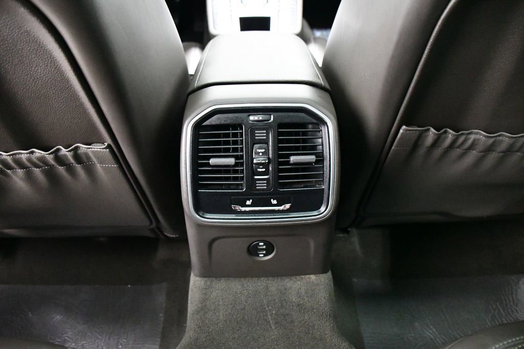 Used 2021 Porsche Macan image 20