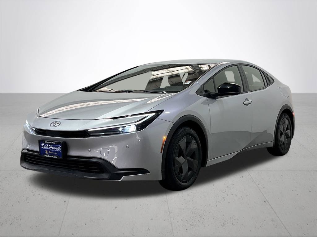 Used 2025 Toyota Prius LE FWD image 2