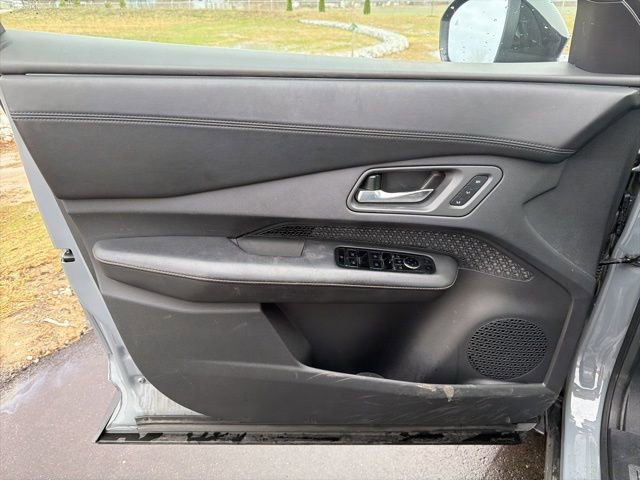 Used 2024 Nissan Ariya AWD image 18