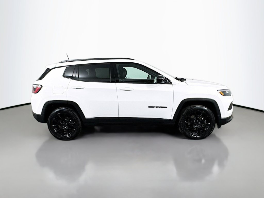 Used 2025 Jeep Compass Latitude w/ Altitude Special Edition AWD/4WD image 6
