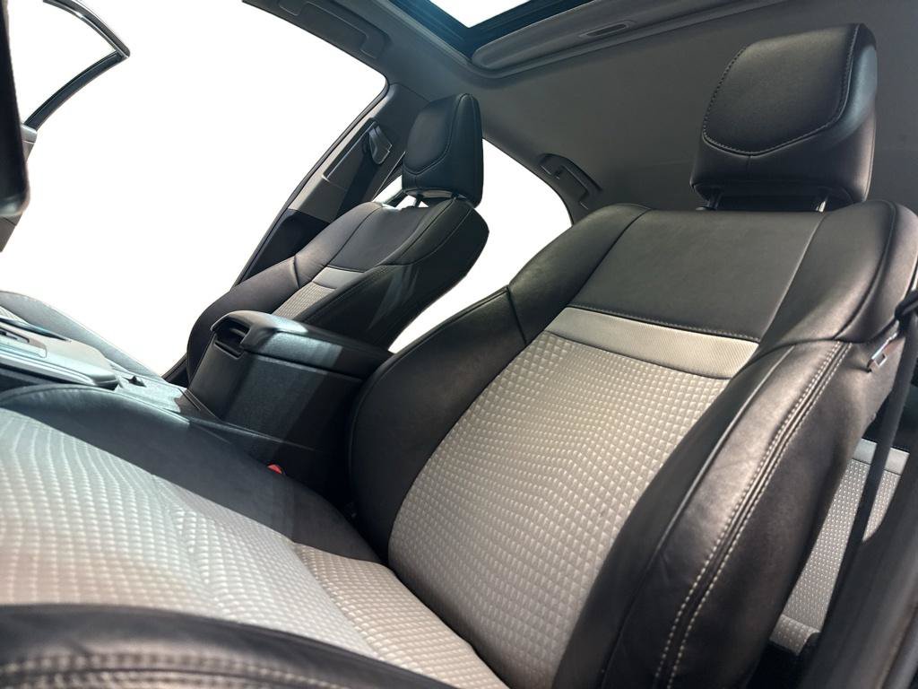 Used 2014 Toyota Camry SE FWD image 16
