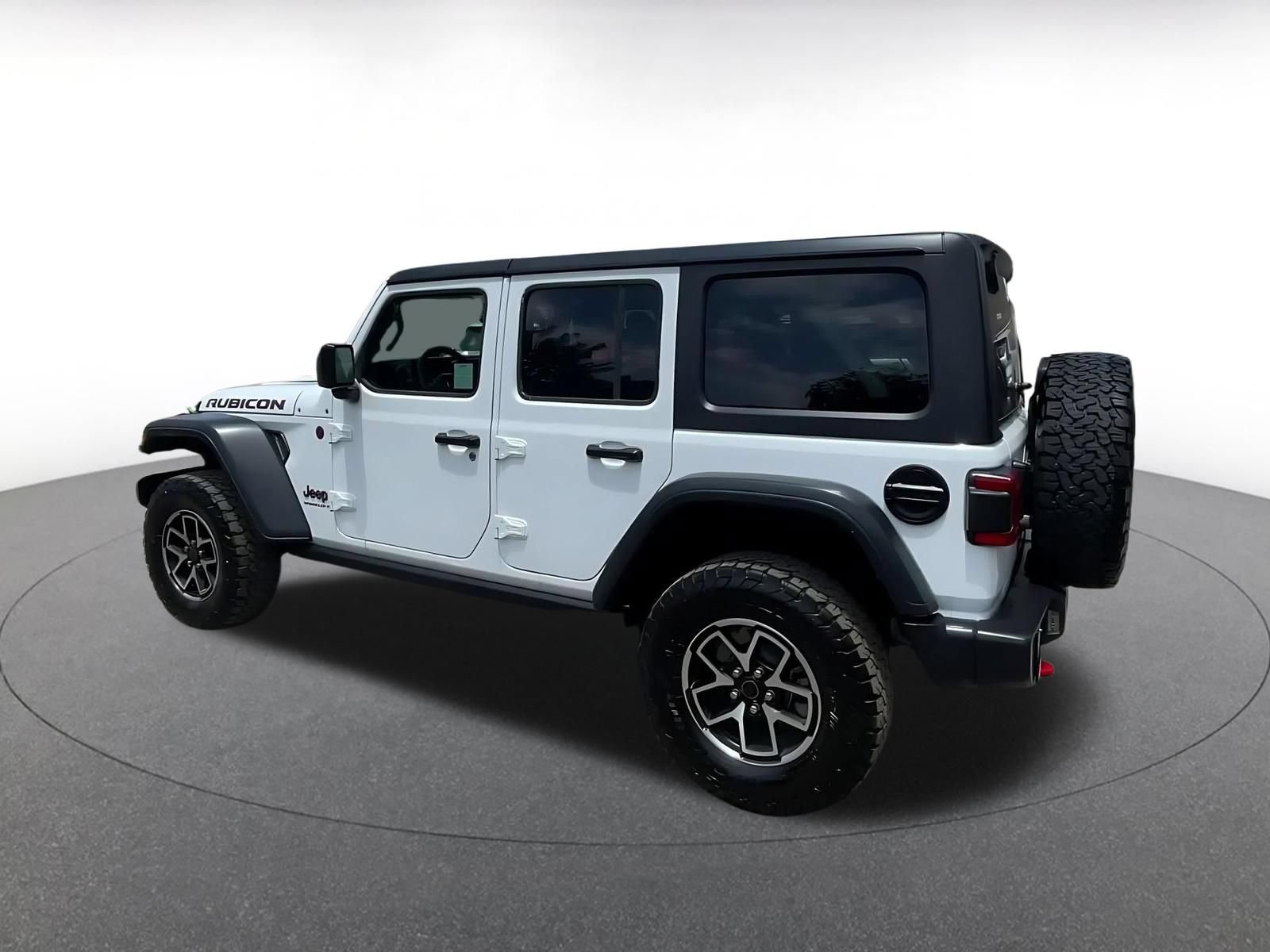 Used 2025 Jeep Wrangler Unlimited Rubicon AWD/4WD image 8